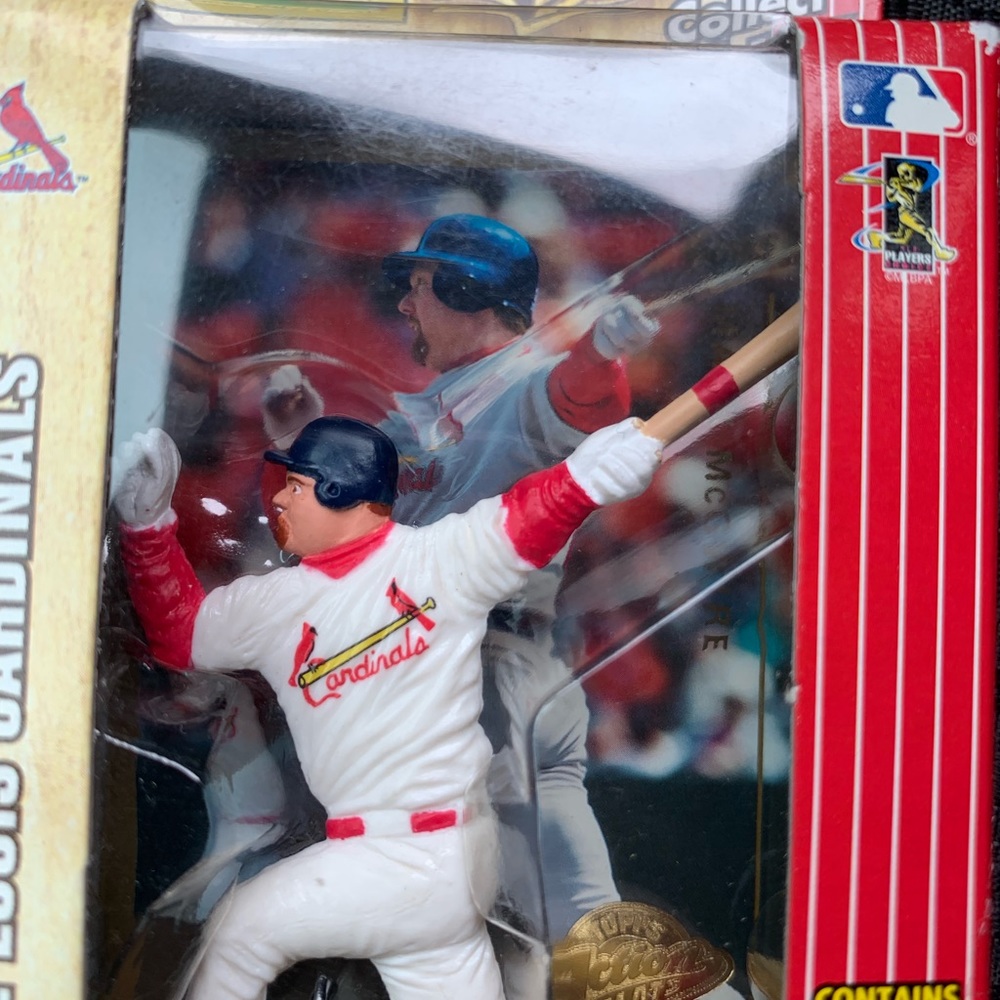 St.Louis Cardinals Mark McGwire figure and card